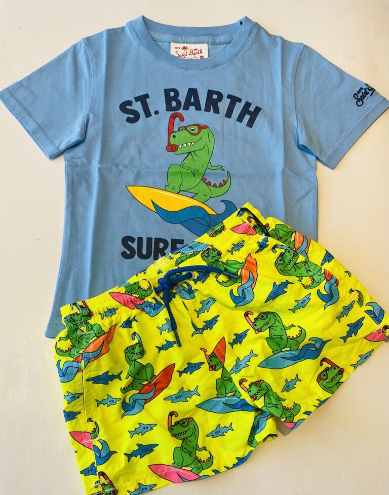 T-shirt mezza manica con stampa T-Rex sul surf e boxer mare coordinato
