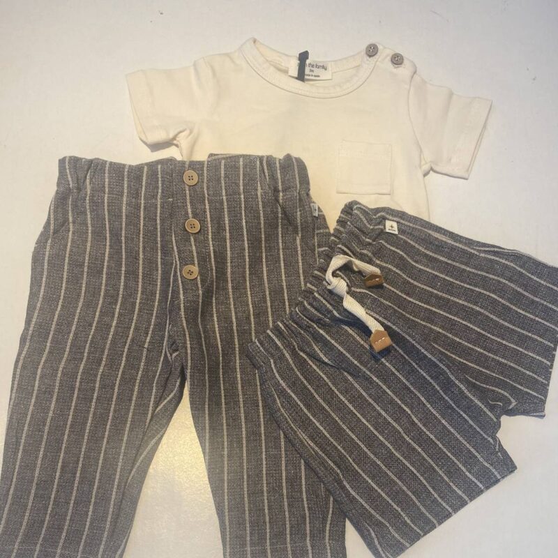Pantalone lungo e shorts in cotone gessato grigio/beige, t-shirt in Jersey panna con taschino